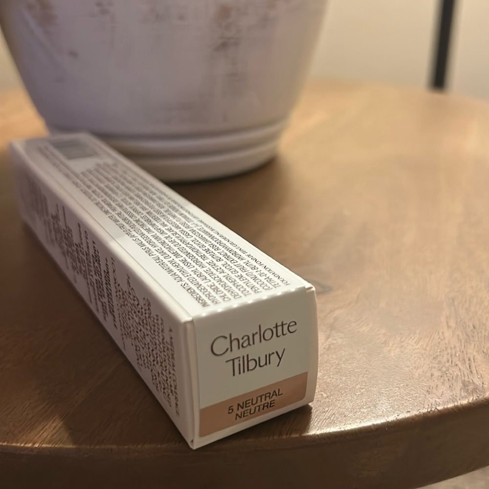 CHARLOTTE TILBURY B19 BEAUTIFUL SKIN FOUNDATION-5 NEUTRAL NEUTRE NIB - Picture 2 of 7